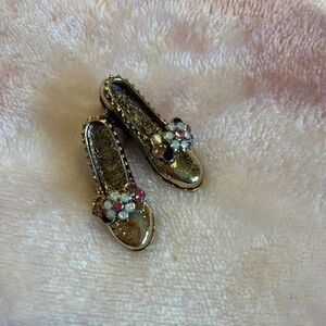 Elegant Gold Crystal Studded Women's Shoes with Floral Accents Brooch Pin NWT